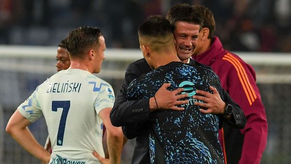 Chivu Tells Martinez to Smile More