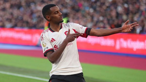 Liverpool Beats West Ham 2-0 with Isak's Goal