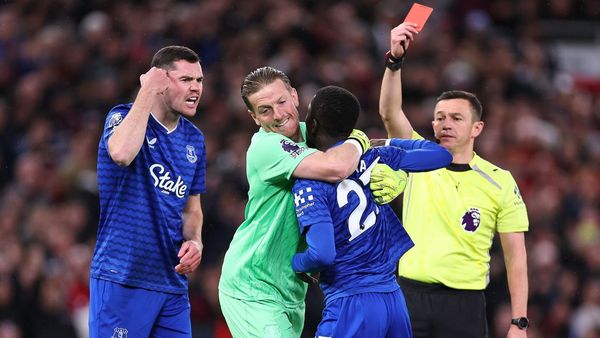 Moyes Stands by Gueye After Red Card Incident