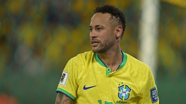 Neymar May Benefit from Position Change
