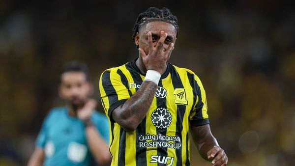 Al-Ittihad beat Al-Shabab 2-0 Bergwijn