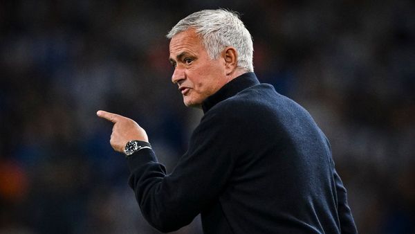 Mourinho Vows to Win for Benfica Fans
