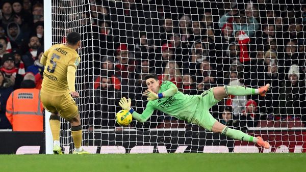 EFL Cup Arsenal reach semi-finals on penalties