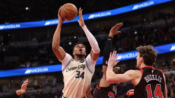 Giannis Returns, Bucks Beat Bulls