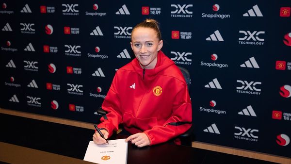 Lea Schuller signs for Man United Women