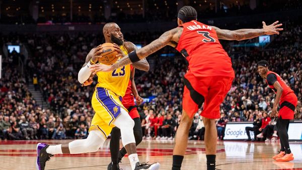 Lakers Win as LeBron's Streak Ends
