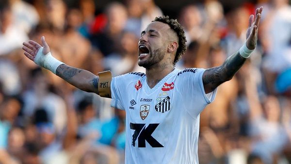 Neymar Set for Knee Surgery After Santos' Win