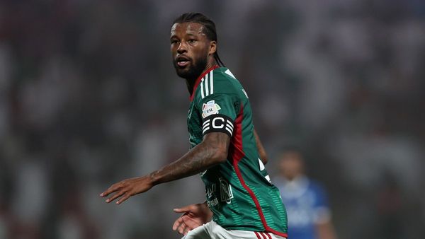 Wijnaldum double halts perfect start