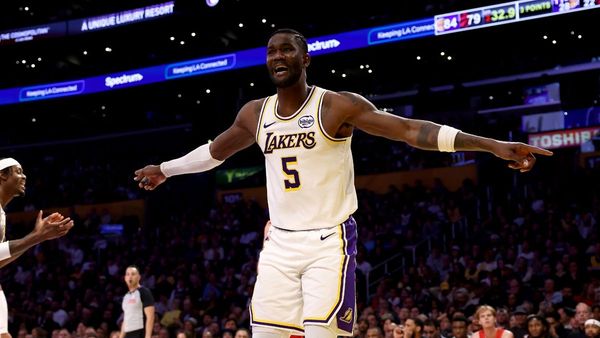 Ayton's Perfect 10-for-10 Lifts Lakers