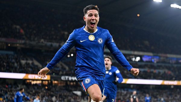 Fernandez nets late to earn Chelsea draw