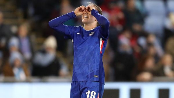 Chelsea set to face United in Cup final