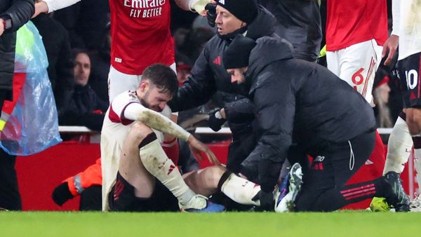 Bradley Knee Injury Ends Liverpool