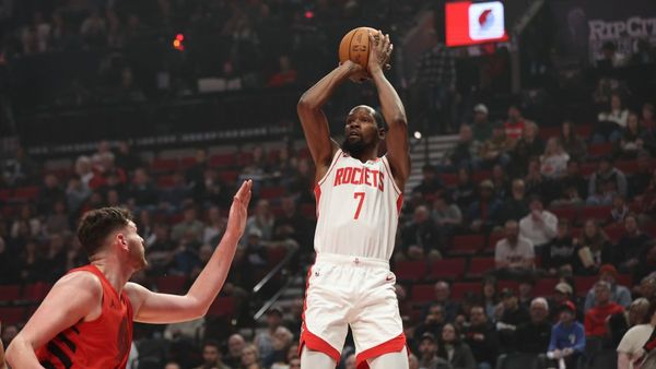 Durant Passes Chamberlain on Scoring List