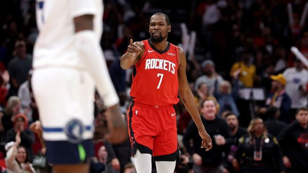 Durant's 3-pointer burst fuels Rockets win