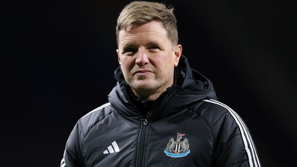 Howe commits to Newcastle, denies United links