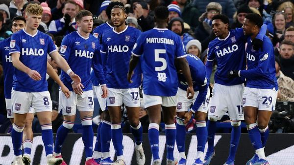 Ipswich Edge Oxford to Reach Top Two