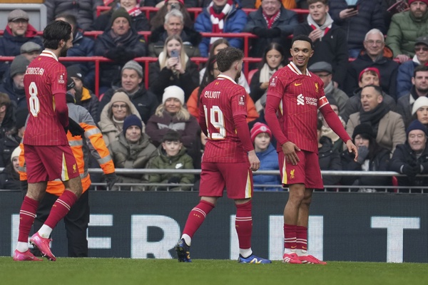 Tottenham step up pursuit for Liverpool defender