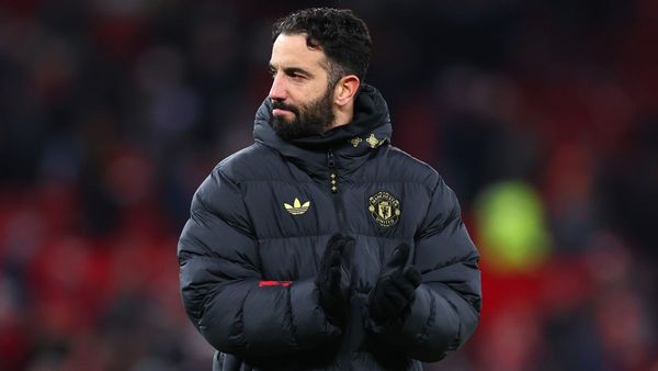 Man Utd should hire experienced coach