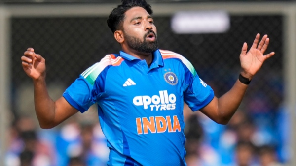 Fact Check Did Mohammed Siraj perform Namaz on Ground with Rohit Sharma Virat Kohli clicking Photos