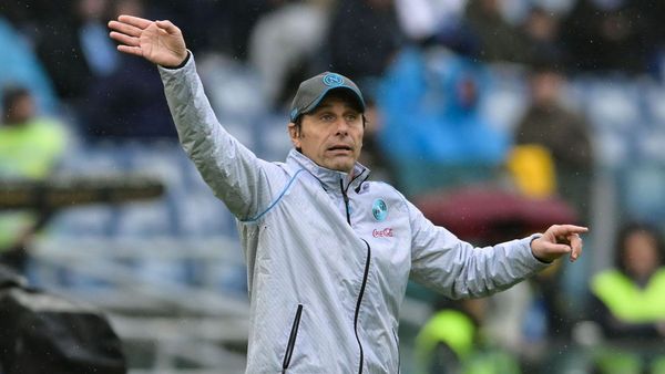 Napoli shine as Conte lauds application