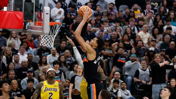 Spurs edge Lakers as Doncic shines