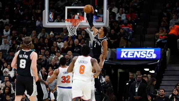 Spurs rally past Knicks after Wembanyama scare