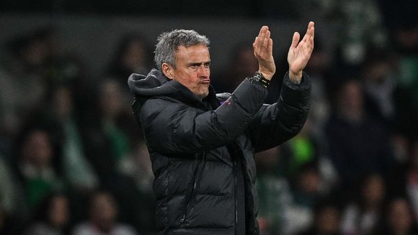 psg fall short as sporting clinches late win