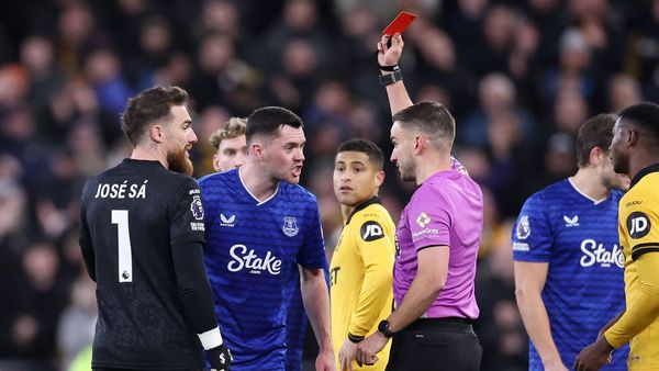 Red Cards Spark Moyes Outcry