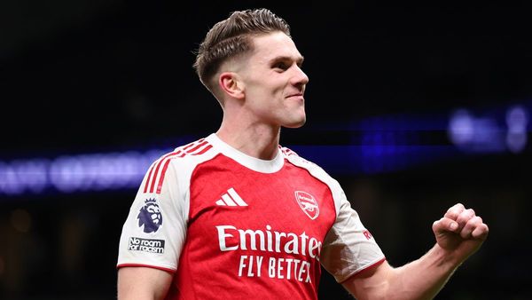 Arsenal rally after team meeting beats Spurs