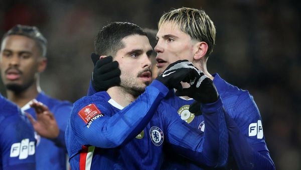 Chelsea beat Hull 4-0 as Neto nets hat-trick