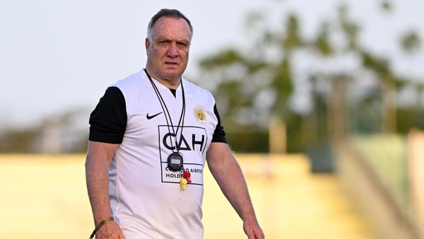Advocaat resigns as Curacao coach