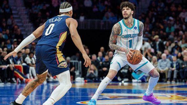 Hornets rally past Pelicans Hornets rally past Pelicans