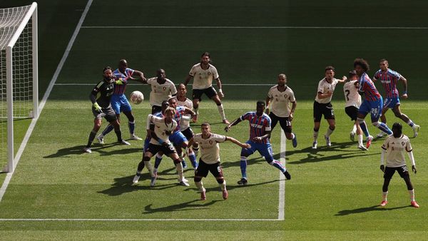 Liverpool set-piece record harms title bid