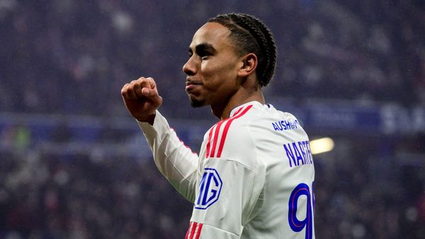 Lyon 2-0 Nice keeps title bid alive