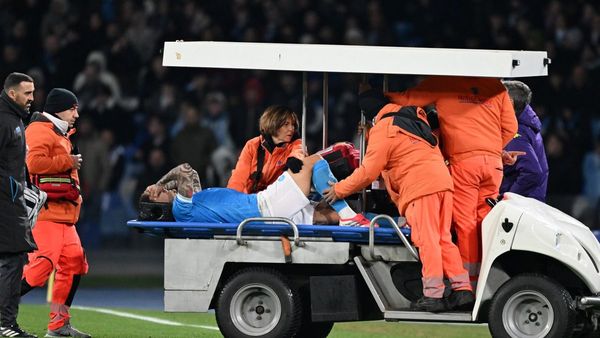 Napoli need bigger squad, Conte says