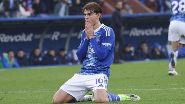 Fabregas supports Paz after miss