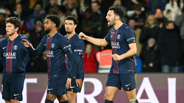 Paris Saint-Germain beat Metz to top Ligue 1
