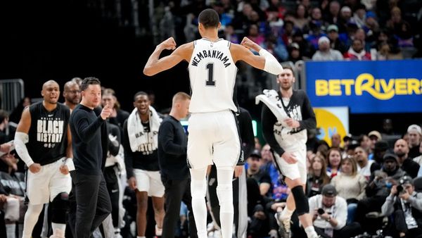 Spurs extend nine game win streak
