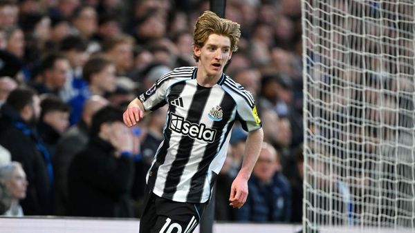 Gordon fires Newcastle past Chelsea 1-0 Gordon fires Newcastle past Chelsea 1-0