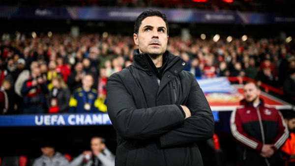 Arsenal aim to stay top vs Everton