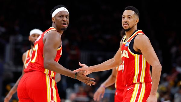 Hawks extend ninth straight victory