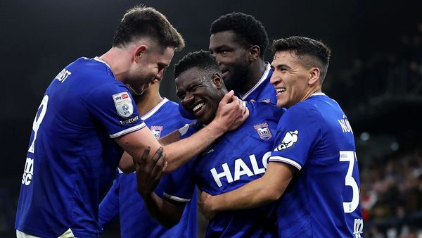 Ipswich beat Hull to boost promotion bid
