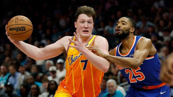 Knueppel youngest 250 threes for Hornets