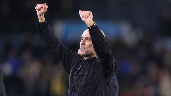 Man City close in on Arsenal