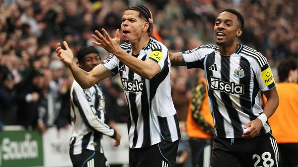 Newcastle stun United with Osula late winner