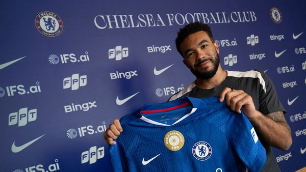 Reece James extends Chelsea contract to 2032 Reece James extends Chelsea contract to 2032