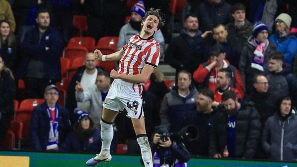 Ipswich slip in play-off race boosts rivals