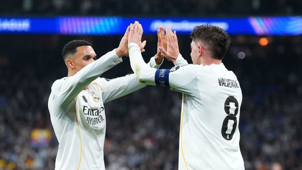 Valverde Underrated Star Praised by Alexander-Arnold