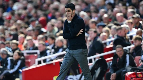 Arsenal beaten by Bournemouth, title race tightens