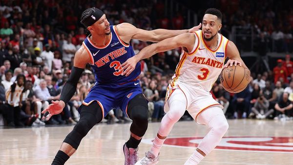 McCollum clutch jumper gives Hawks 2-1 lead